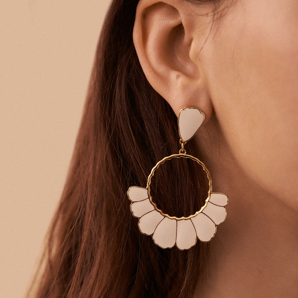 Pendientes largos FLORA - Dorado / Blanco - Pendientes largos  | Agatha